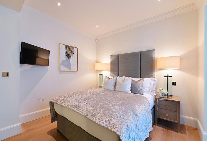 2 Bedroom Flat To Rent In Duke Street, Mayfair, W1K