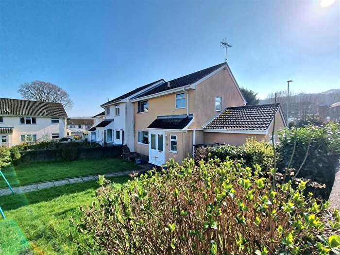 4 Bedroom End Of Terrace House For Sale In Arundell Gardens, Lifton, PL16