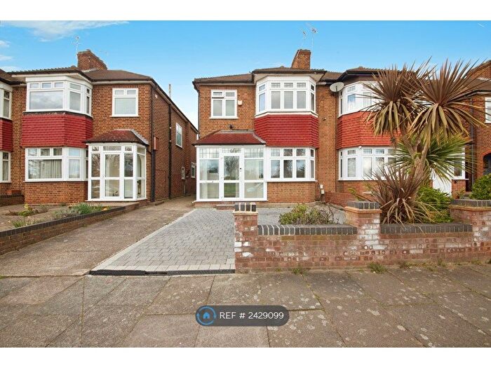 3 Bedroom Semi-Detached House To Rent In Delhi Road, Enfield, EN1