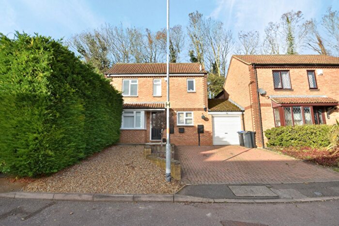 3 Bedroom Link Detached House For Sale In Ecton Park Road, Northampton, NN3