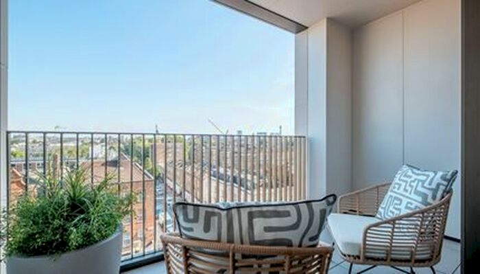 3 Bedroom Flat To Rent In Garrett Mansions, Edgware Road, Paddington, London, W2