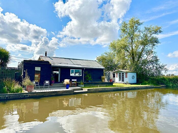 3 Bedroom Bungalow For Sale In Riverside, Repps With Bastwick, NR29