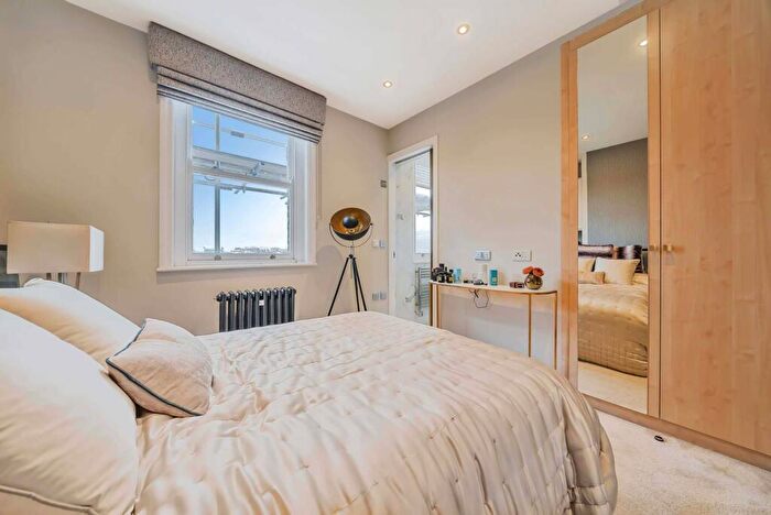 2 Bedroom Flat For Sale In Kings Road, Chelsea, London, SW10