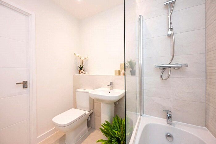 1 Bedroom Flat To Rent In Elmsleigh Road, Staines-Upon-Thames, Surrey, TW18