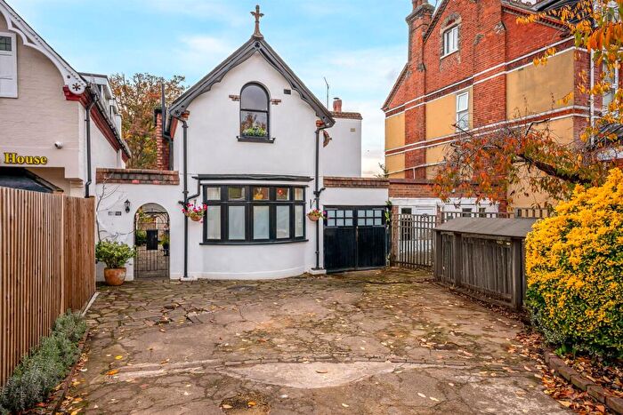 3 Bedroom Coach House For Sale In Widmore Road, Bromley, BR1