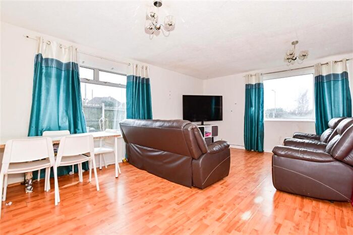 5 Bedroom Chalet For Sale In Newington Road, Ramsgate, Kent, CT12