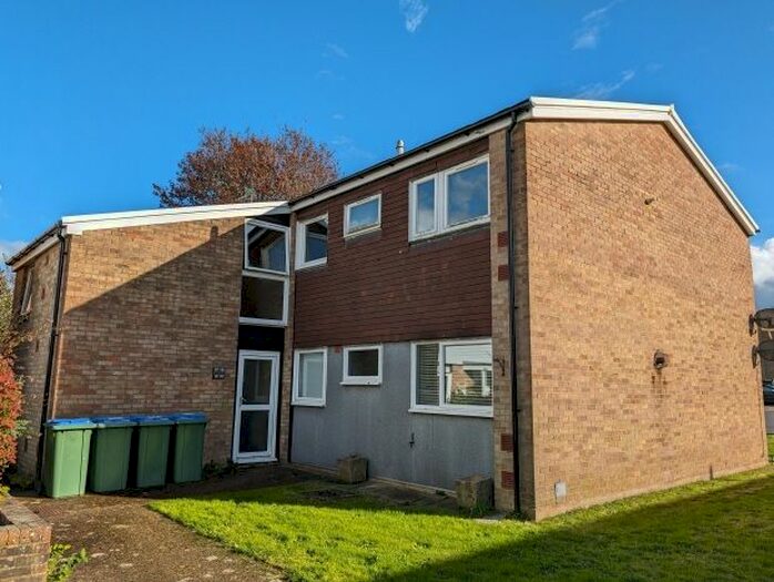 2 Bedroom Flat To Rent In Marlborough Close, Horsham, RH12