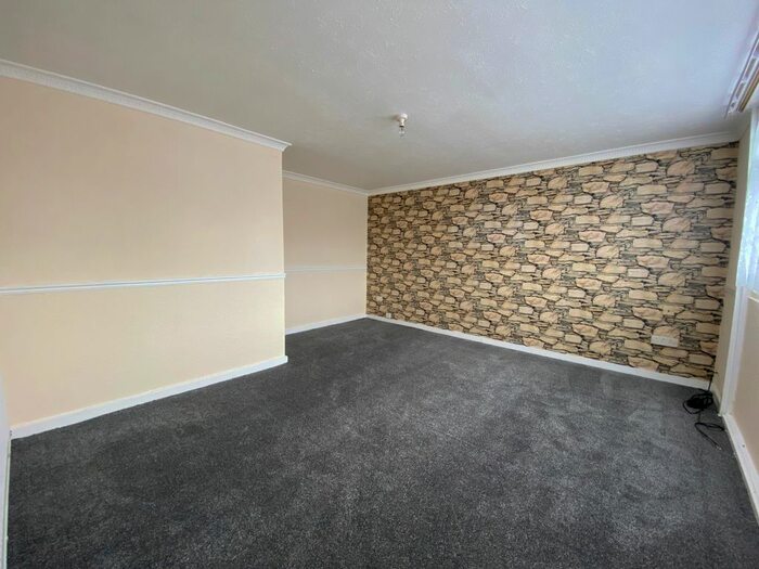 3 Bedroom End Of Terrace House To Rent In Redfern Close, Hull, HU3