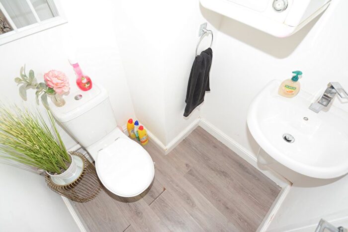 3 Bedroom Terraced House For Sale In Waverley Crescent, Droylsden, M43