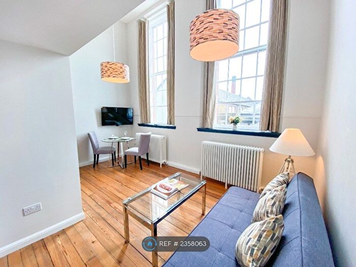 1 Bedroom Flat To Rent In Mcdonald Road, Edinburgh, EH7