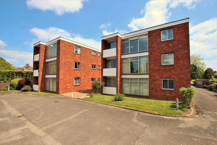 2 Bedroom Flat For Sale In Longmead Court, Langstone, PO9