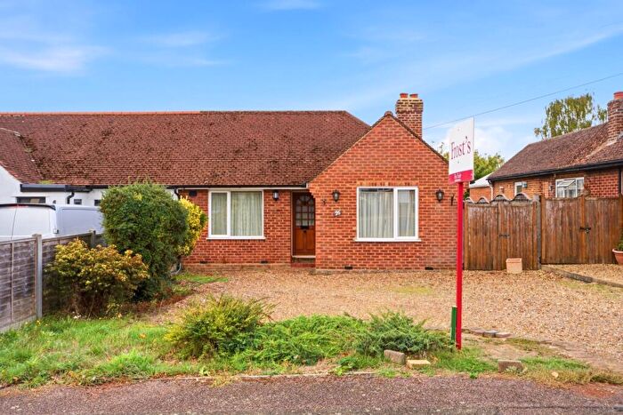 2 Bedroom Bungalow For Sale In Marshalls Way, Wheathampstead, St. Albans, Hertfordshire, AL4