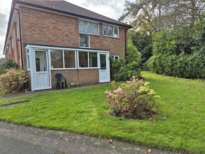 2 Bedroom Maisonette To Rent In Furrows Place, CR3