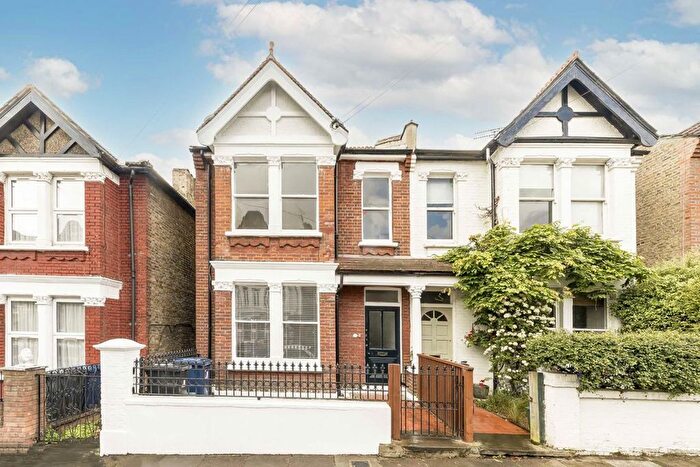 3 Bedroom Property To Rent In Shalimar Gardens, Acton, W3