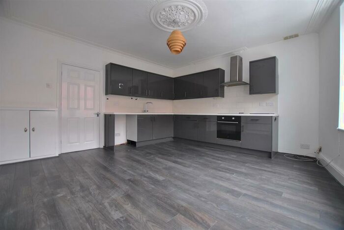 2 Bedroom Maisonette To Rent In West Street, Bedminster, Bristol, BS3