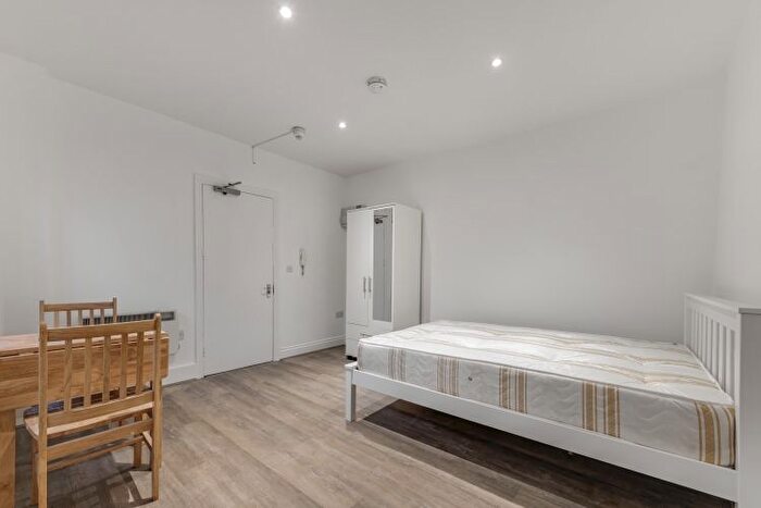 1 Bedroom Flat To Rent In Warwick Road, London, SW5