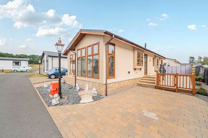 2 Bedroom Mobile/park Home For Sale In Stover, Newton Abbot, Devon, TQ12