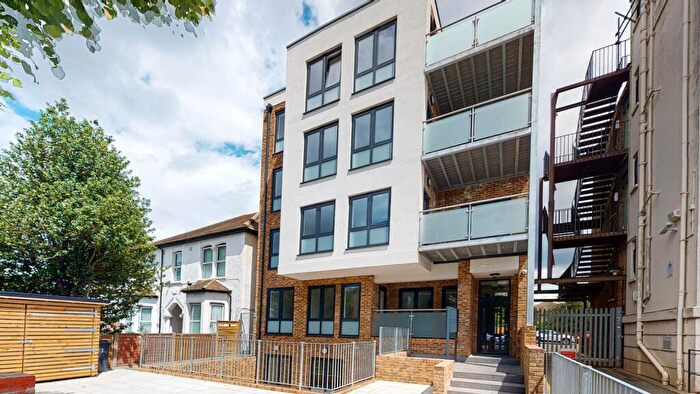 2 Bedroom Flat To Rent In Lennard Road Croydon, CR0