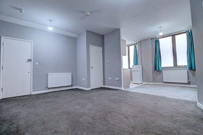 1 Bedroom Flat To Rent In Priory Road, High Wycombe, Buckinghamshire, HP13