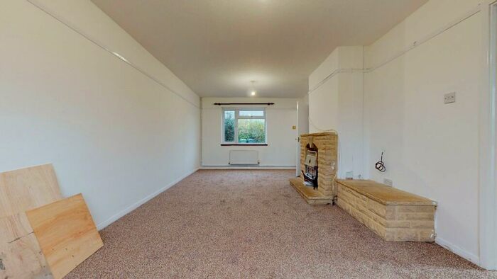 3 Bedroom Flat To Rent In Billet Road, RM6