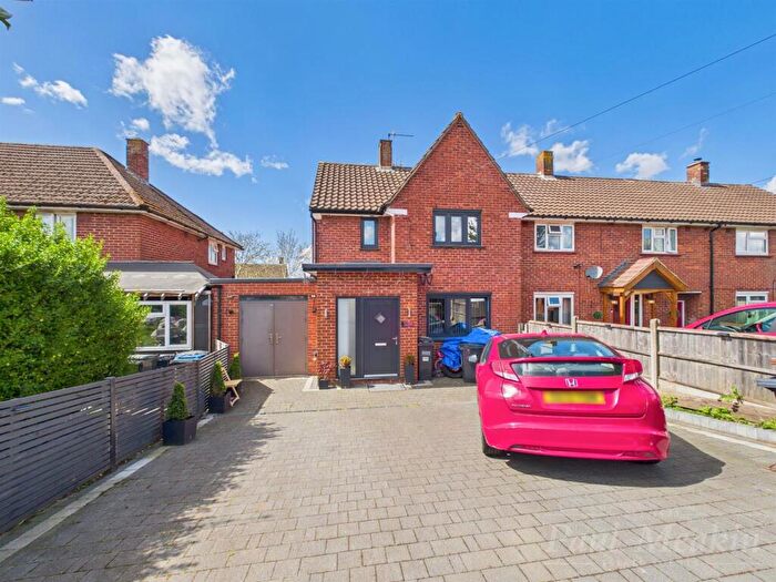2 Bedroom End Of Terrace House For Sale In King Henrys Drive, New Addington, Croydon, CR0