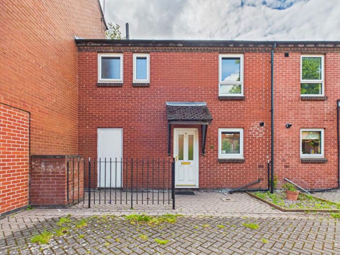 3 Bedroom Town House For Sale In Shirley Street, Leicester, LE4