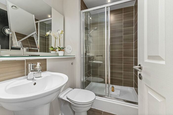 3 Bedroom Flat For Sale In Western Harbour View, Edinburgh, EH6