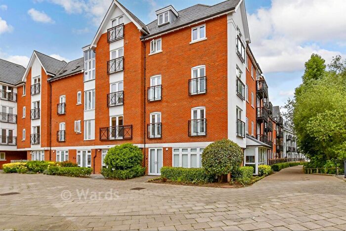 2 Bedroom Flat For Sale In Great Stour Mews, Canterbury, Kent, CT1