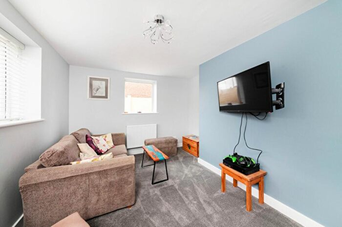 3 Bedroom Semi-Detached House For Sale In Welford Gardens, Abingdon, OX14