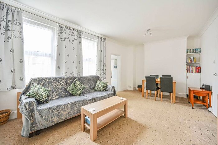 2 Bedroom Flat For Sale In Hove Avenue, Walthamstow, London, E17