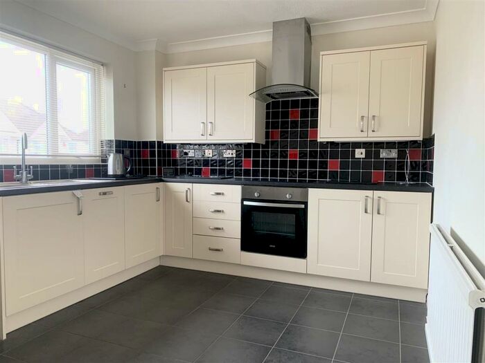2 Bedroom Flat To Rent In Osborne Road, Broadstairs, CT10