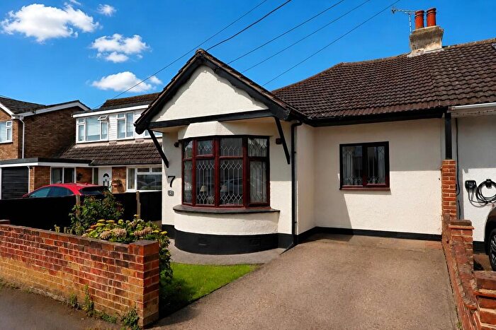 2 Bedroom Semi-Detached Bungalow For Sale In Hadleigh, SS7