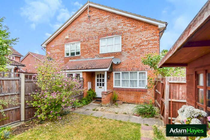 1 Bedroom Semi-Detached House To Rent In Hemingford Close, North Finchley, N12