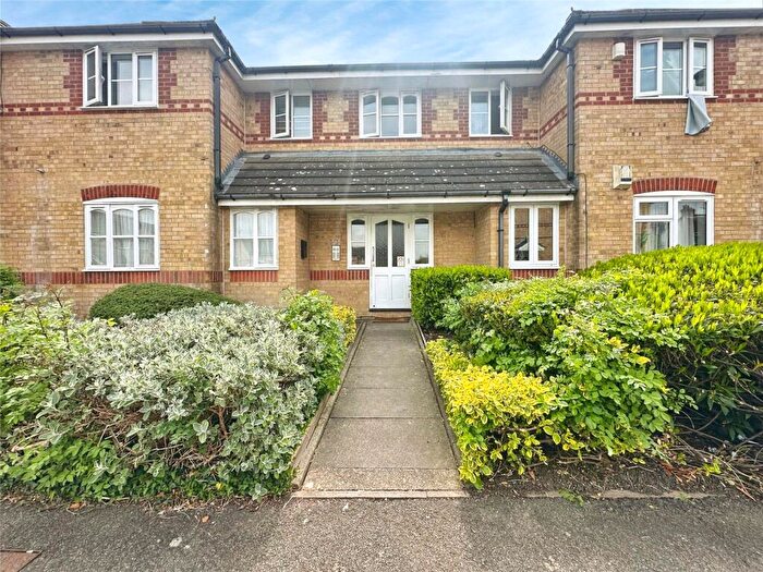 1 Bedroom Flat For Sale In Larkspur Gardens, Luton, Bedfordshire, LU4