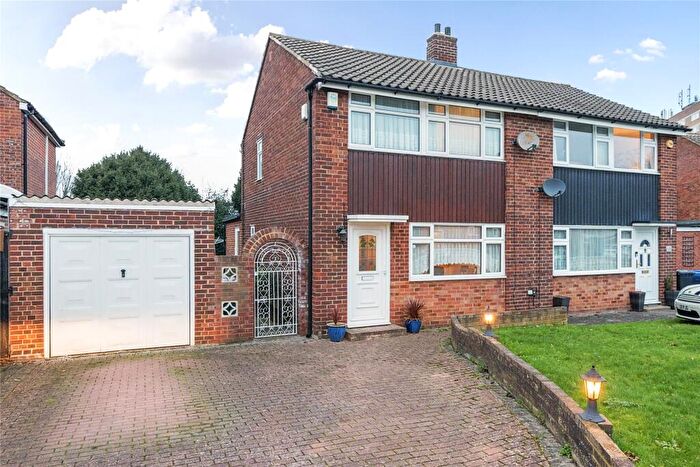 3 Bedroom Semi-Detached House For Sale In Paddocks Close, Orpington, BR5