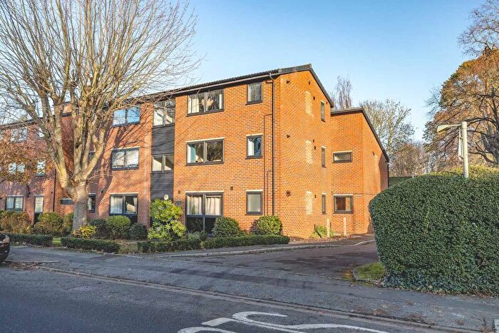 1 Bedroom Flat To Rent In Ray Park Avenue, Maidenhead, SL6