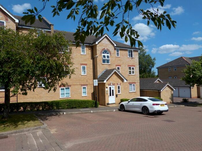 2 Bedroom Flat To Rent In Kirkland Drive, Enfield, EN2