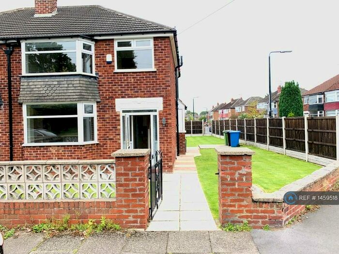 3 Bedroom Flat To Rent In Glencoe Drive, Sale, M33