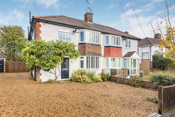3 Bedroom Semi-Detached House To Rent In Chiltern Road, RG4