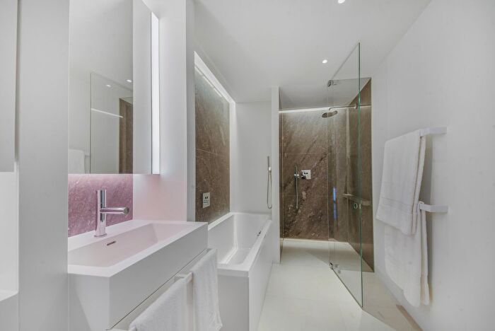 3 Bedroom Flat To Rent In Shard Place, London Bridge Street, SE1