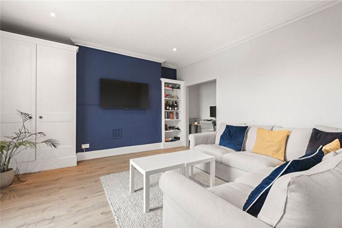 2 Bedroom Flat For Sale In Macaulay Road, London, SW4