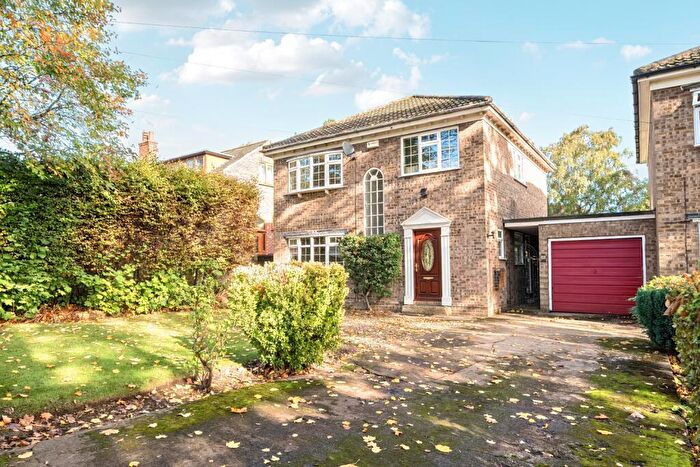 4 Bedroom Link Detached House For Sale In Gledhow Wood Road, LS8