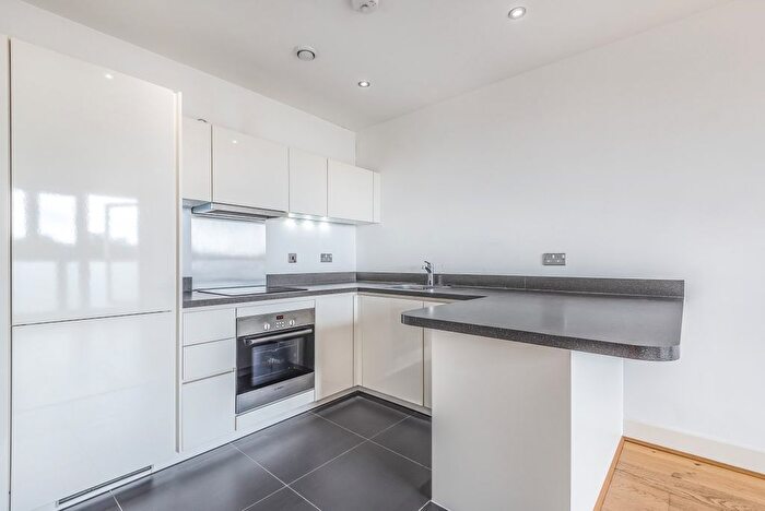 2 Bedroom Flat For Sale In Coombe Lane, Raynes Park, SW20