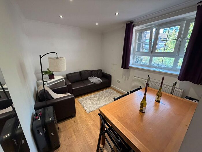 3 Bedroom Flat To Rent In Falmouth Road, London, SE1