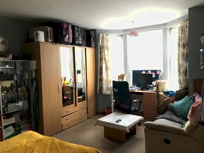Studio To Rent In Layton Road, Hounslow TW3