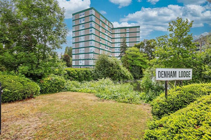 2 Bedroom Flat For Sale In Denham Lodge, Denham, UB9