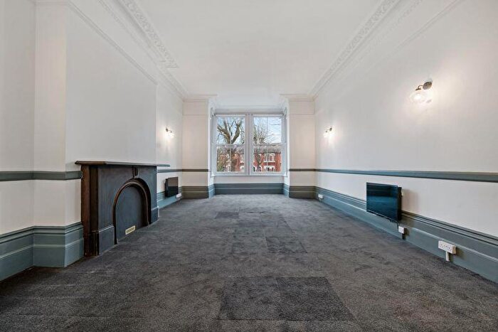 2 Bedroom Flat To Rent In Cavendish Road, London, SW12