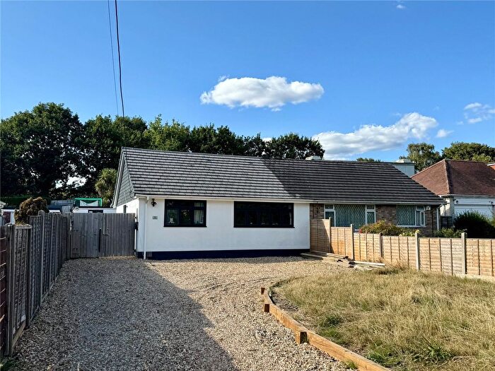 2 Bedroom Bungalow For Sale In Oak Road, New Milton, Hampshire, BH25