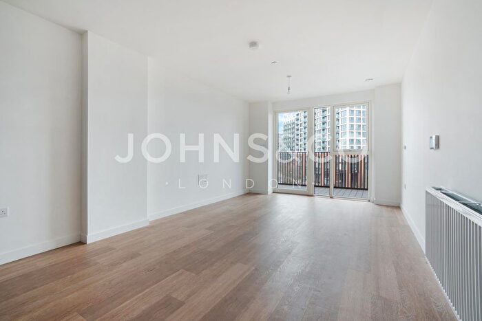 2 Bedroom Flat To Rent In Royal Gateway, Acton, London, W3