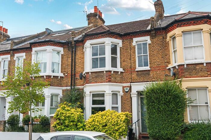 2 Bedroom Flat To Rent In Merton Road, London, SW18